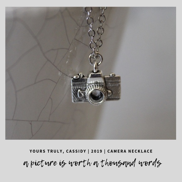 Camera Necklace *PENDANT NECKLACE* - Picture 3 of 4